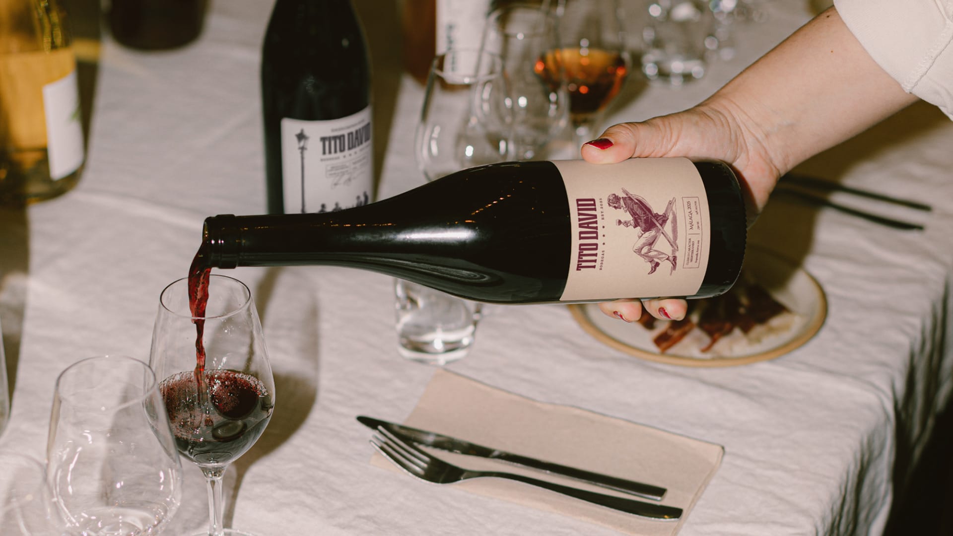 Packaging completo de la gama de vinos Tito David